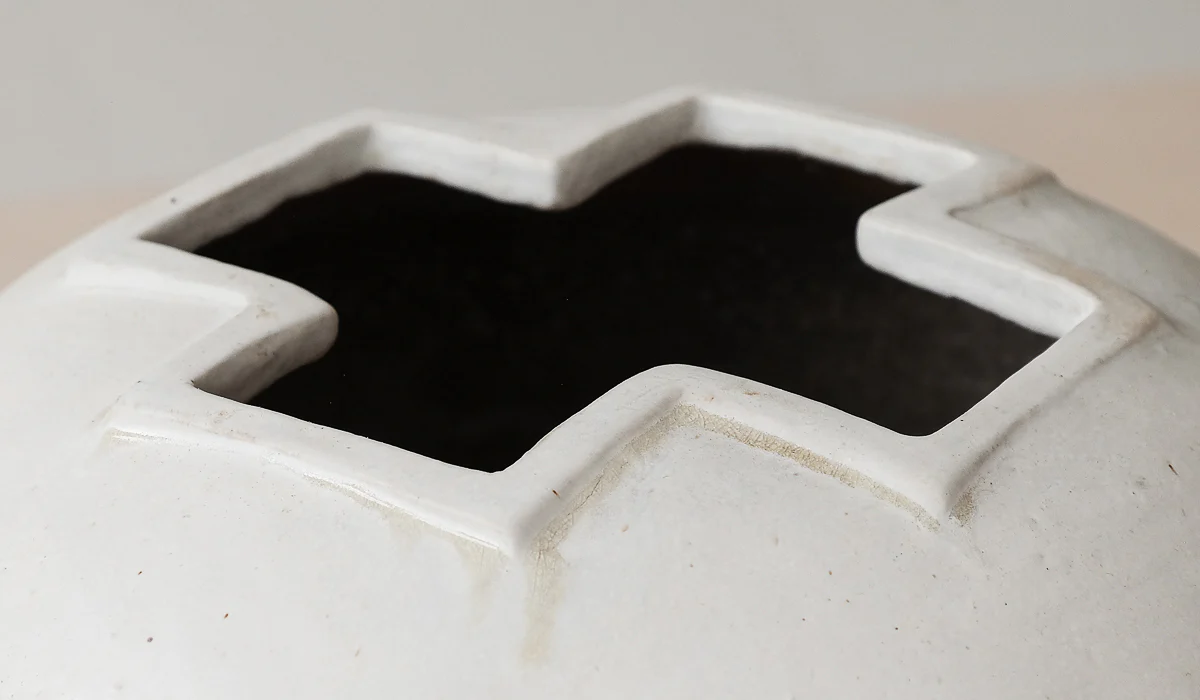 Clair Catillaz Apple Ash Round Cross Vessel - Image 7