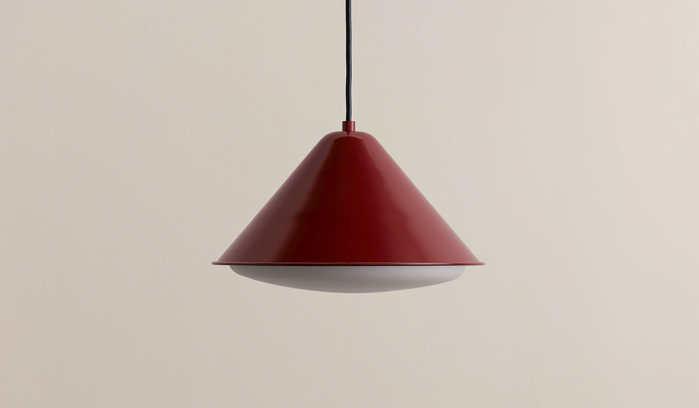 In Common With Eave Triangle Pendant - Image 14