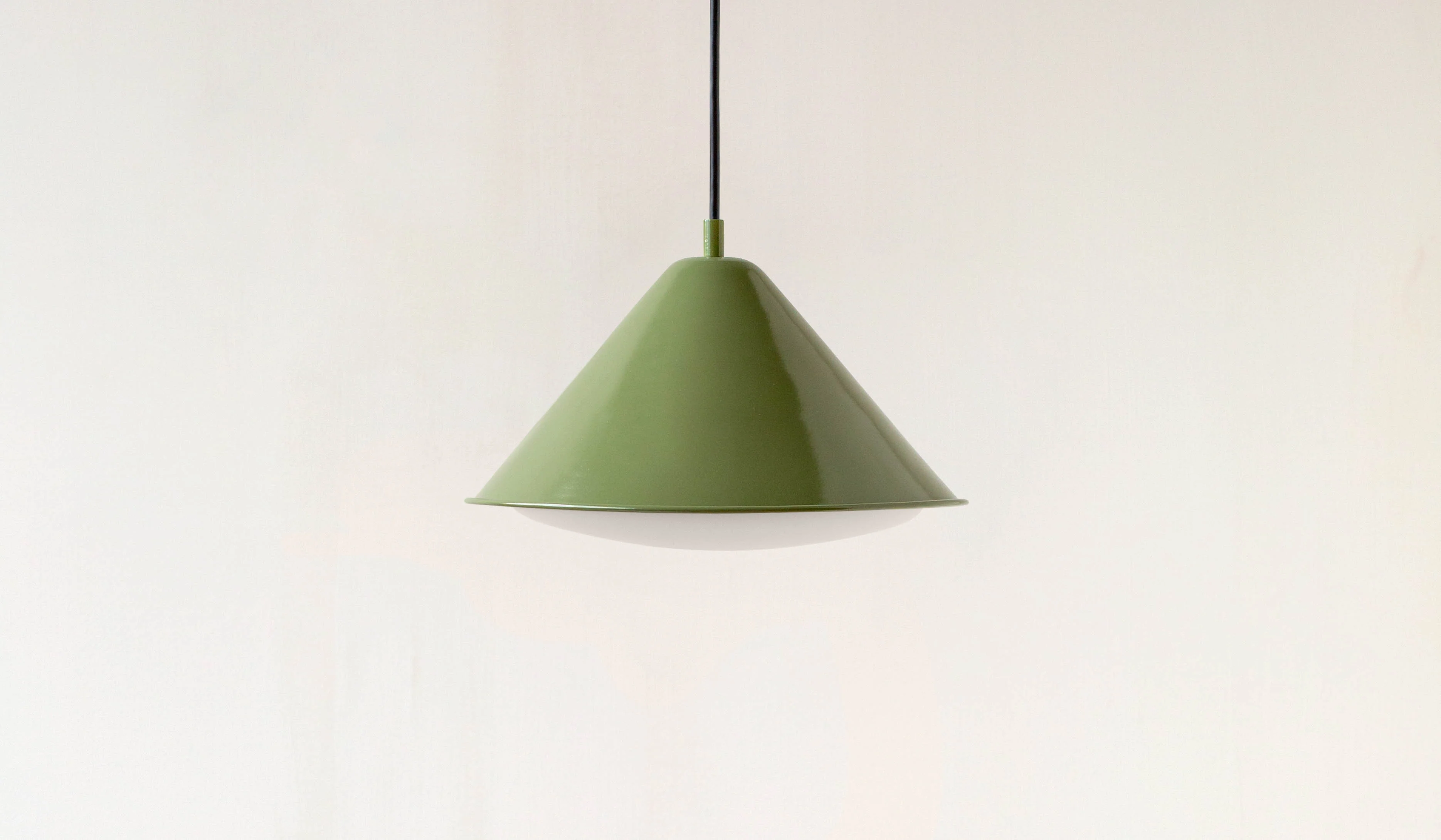 In Common With Eave Triangle Pendant - Image 16