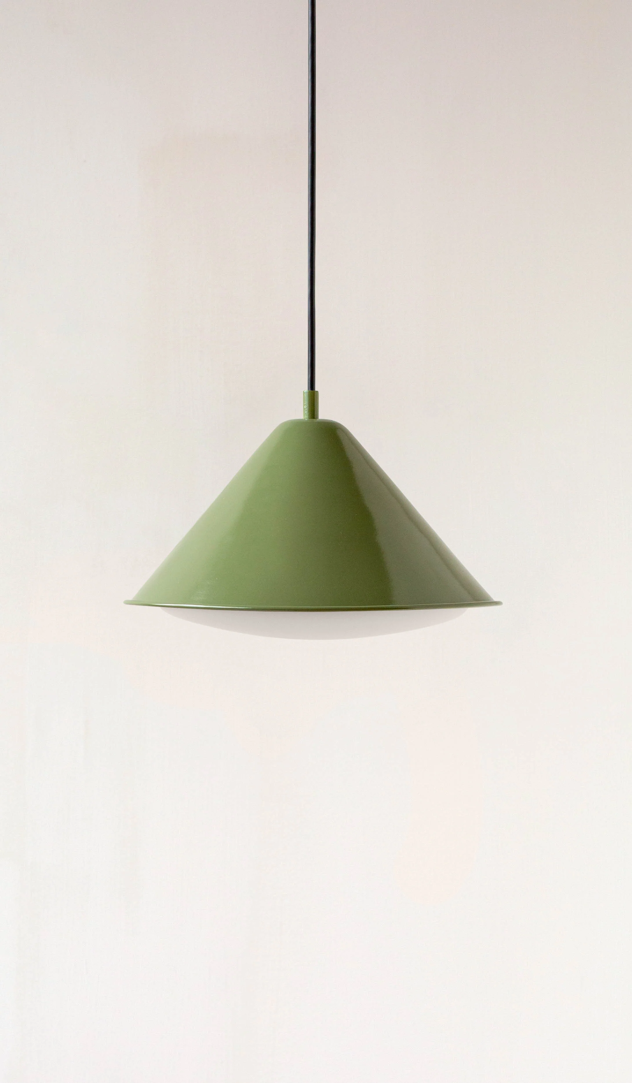 In Common With Eave Triangle Pendant - Image 17