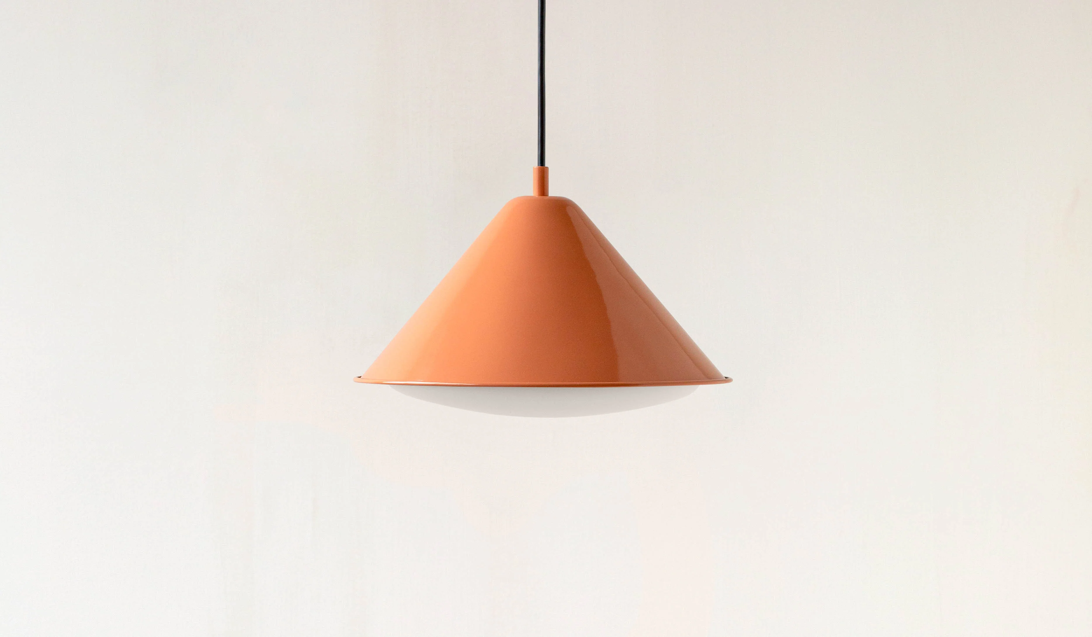 In Common With Eave Triangle Pendant - Image 18