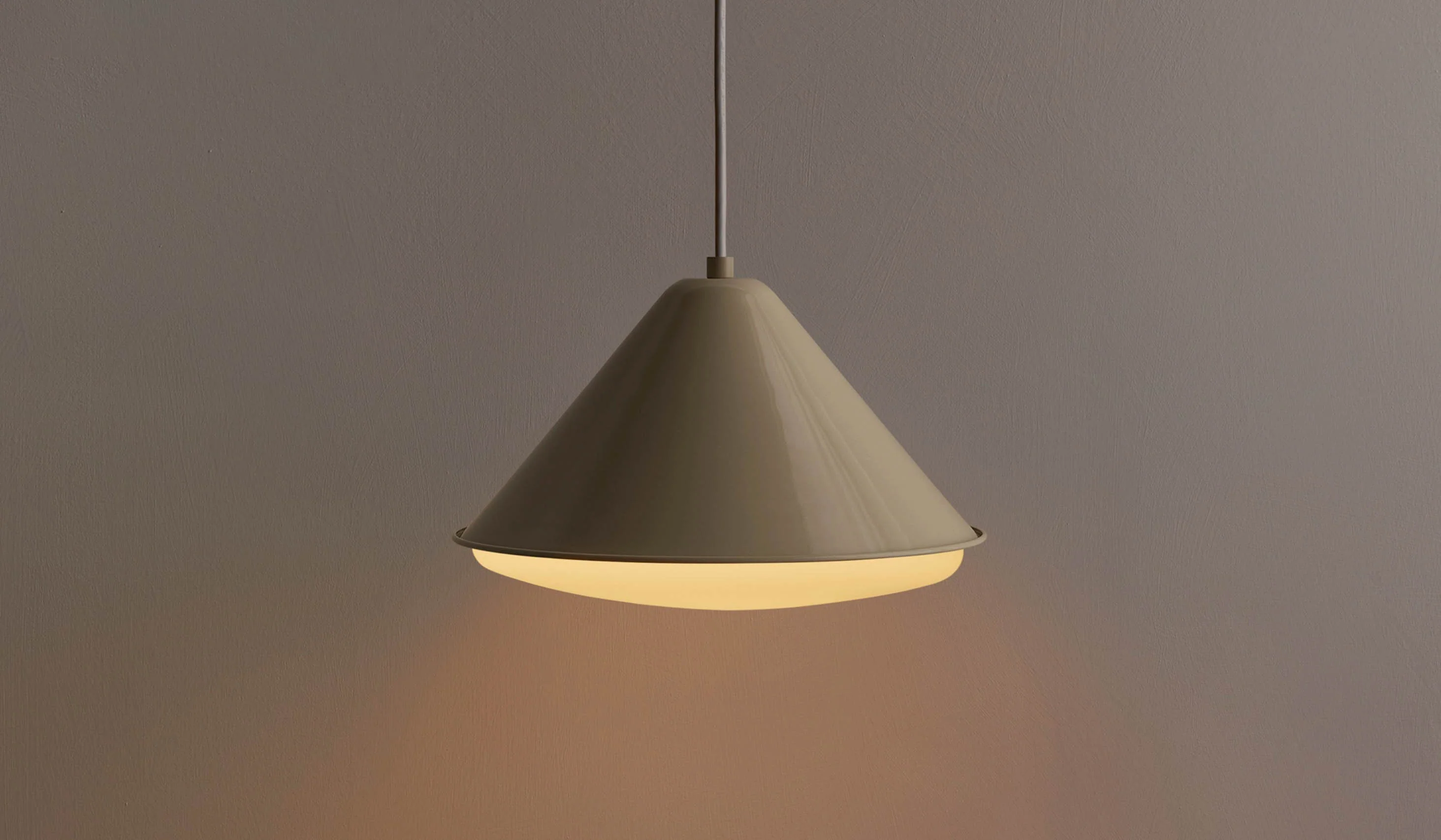 In Common With Eave Triangle Pendant - Image 37