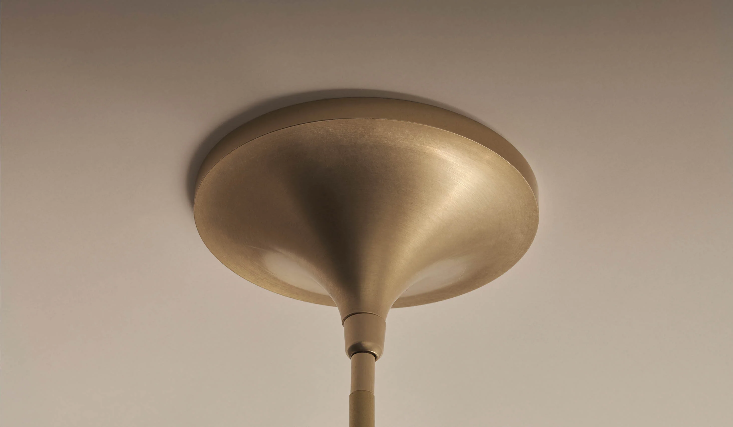 Roll & Hill The Met Pendant - Image 14
