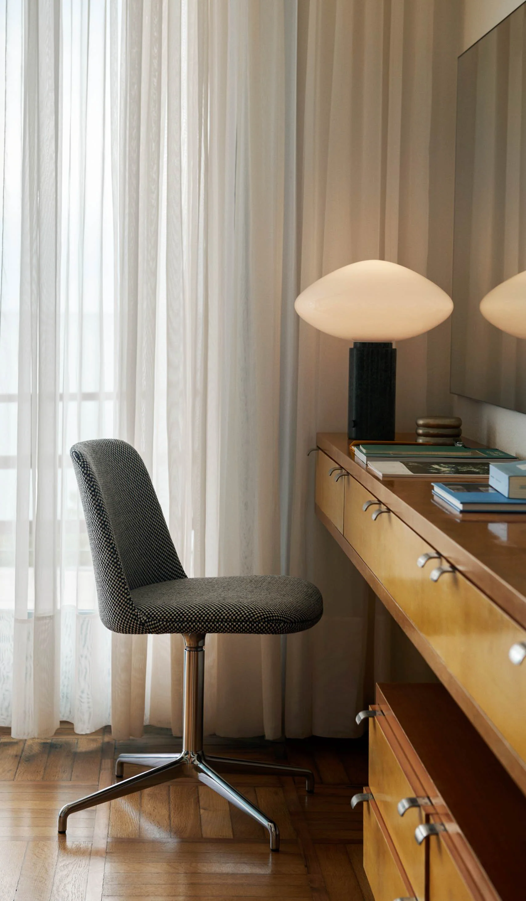 &Tradition AP17 Mist Table Lamp - Image 6