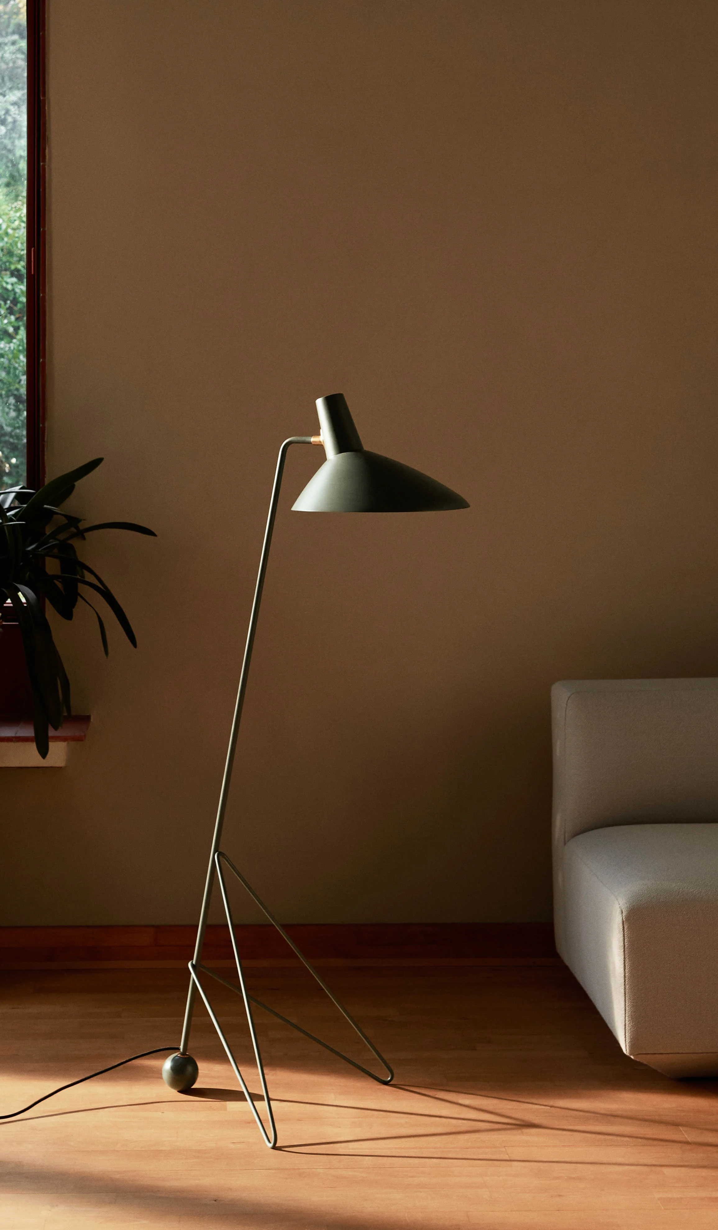 &Tradition HM8 Tripod Floor Lamp - Image 21