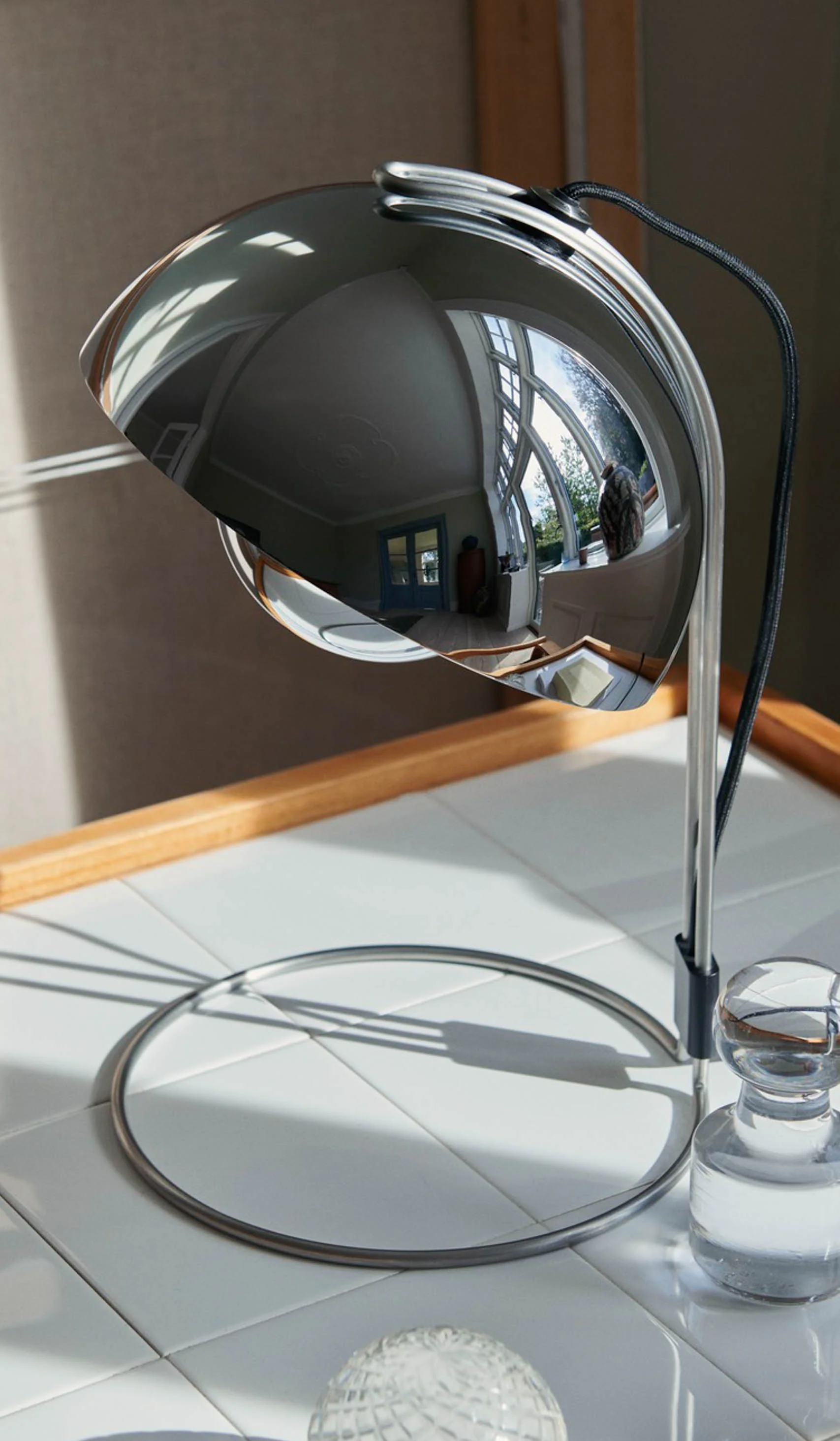 &Tradition VP4 Flower Pot Table Lamp - Image 3